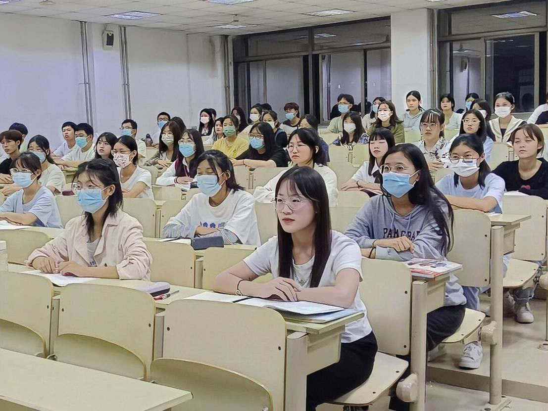 图示, 示意图

中度可信度描述已自动生成