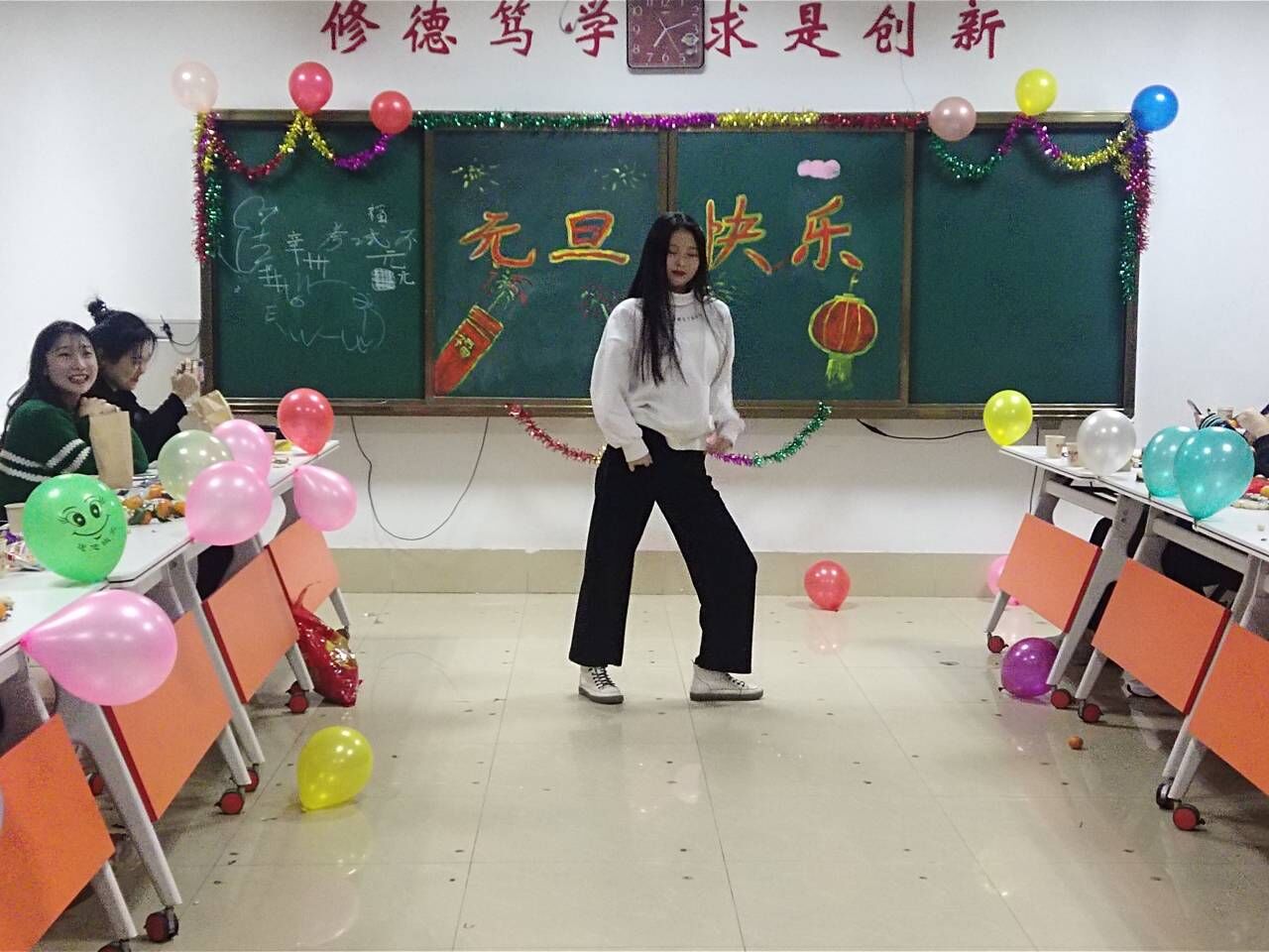 我院各班举办元旦晚会