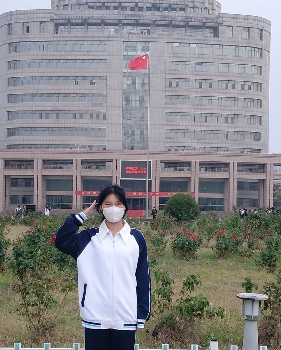 图示, 示意图

中度可信度描述已自动生成