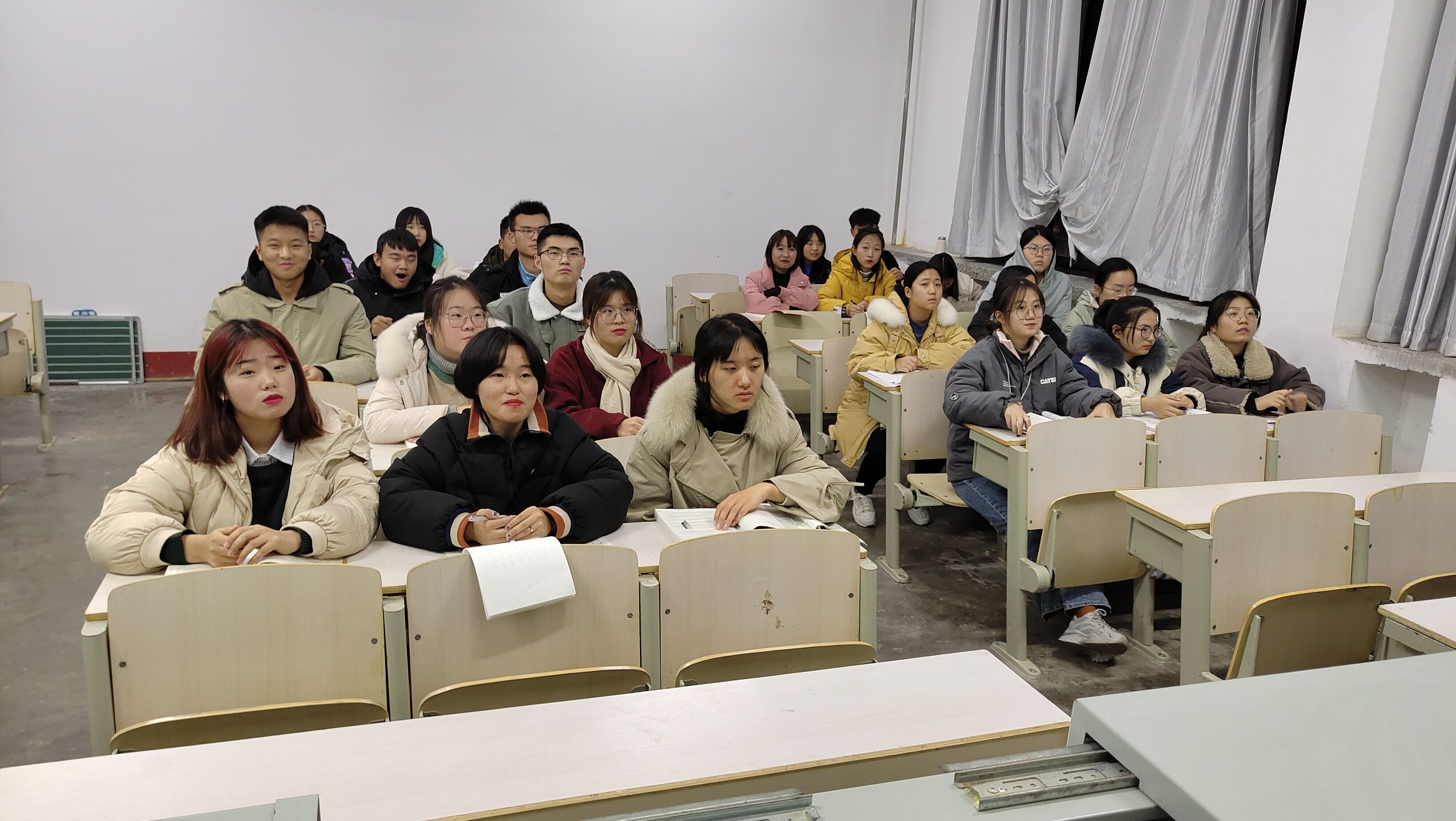 我院开展大学生安全主题班会